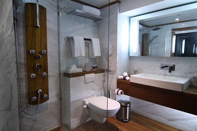 M/S Le Fayan Bathroom
